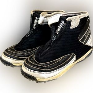 VTG REEBOK HIGH TOP ZIP FOOTBALL BLACK WHITE CLEAT ATHLETIC SPORT SZ5 RUN TACKLE